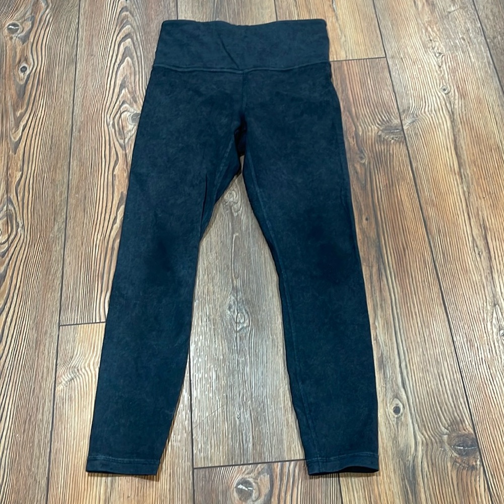 Black Athleta Elation 7/8 leggings XS